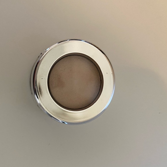 Eye Shadow - Picture 3 of 4